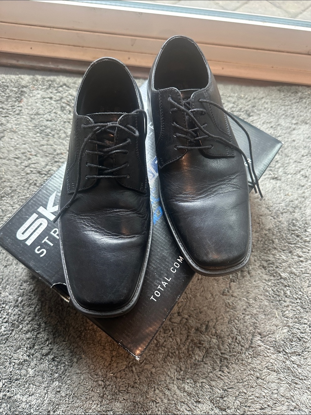 Skechers Men's Black Leather Lace-Up Oxfords